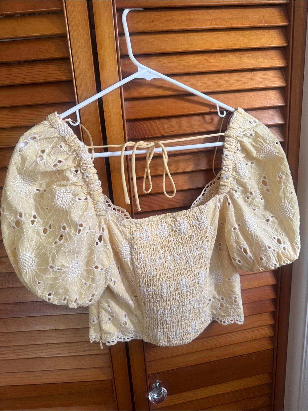 ASTR The Label Yellow Eyelet Tie-Front Puff Sleeve Crop Top size Extra Small - Picture 4 of 4
